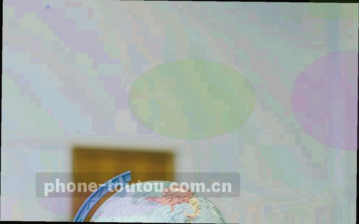 屏幕上密集的折线与热力色块示意，内容为抽象数据图形